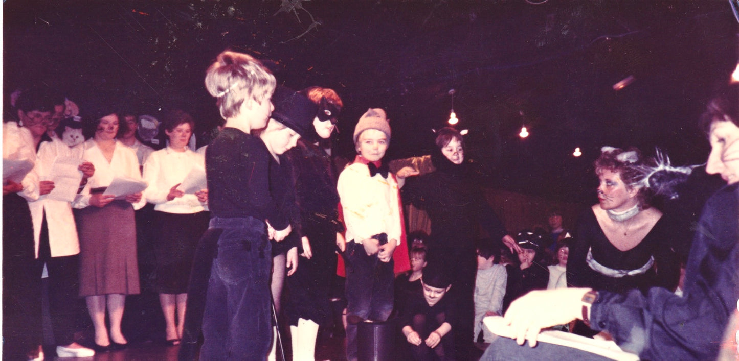 1986 Oliver, Cats and a Musical Evening at The Stables