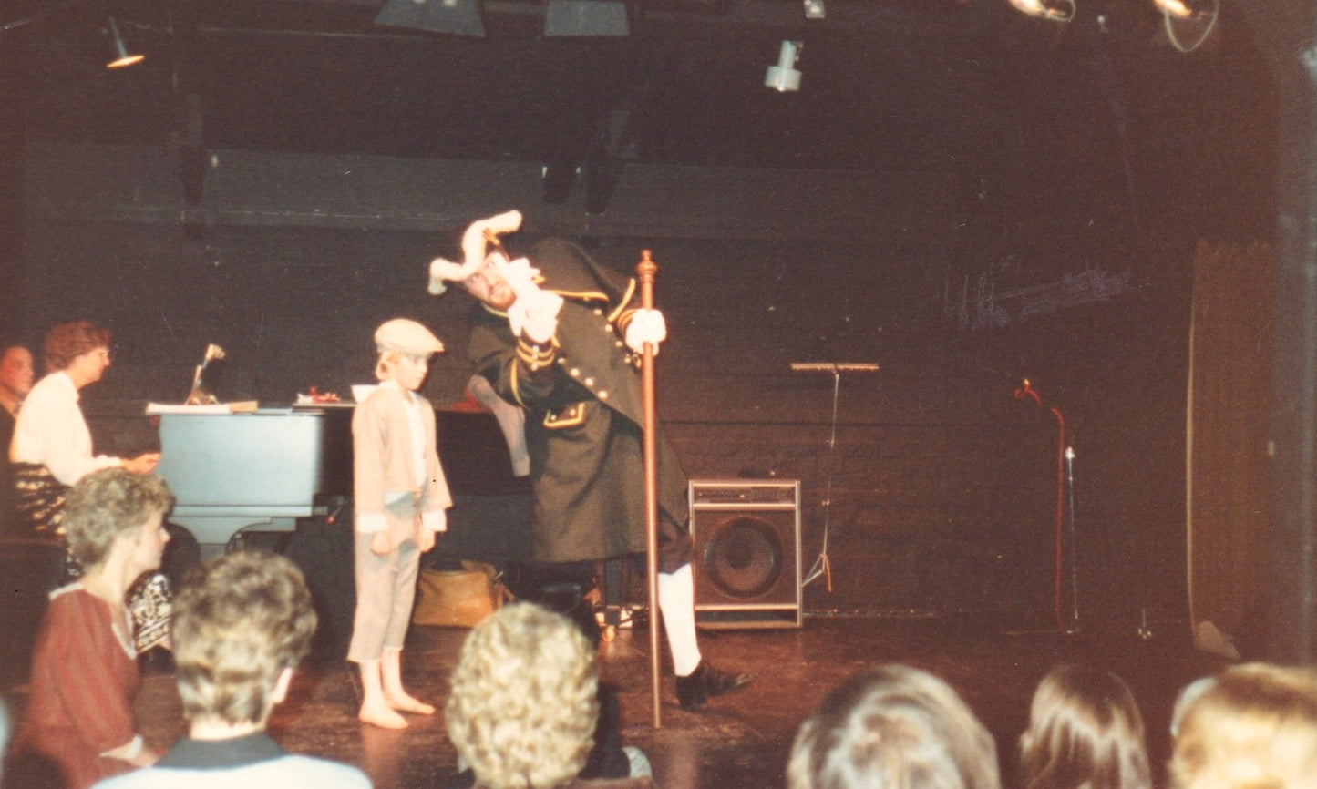 1986 Oliver, Cats and a Musical Evening at The Stables